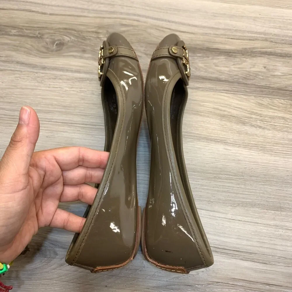 TORY BURCH‎ Gabriel Gold Medallion Logo Flats Glossy Dark Taupe Leather Size 7.5